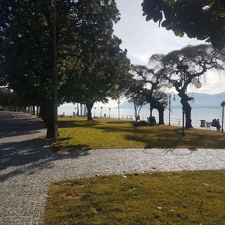 Monolocale Piano Terra Direttamente Sul Lago Verbania Extérieur photo